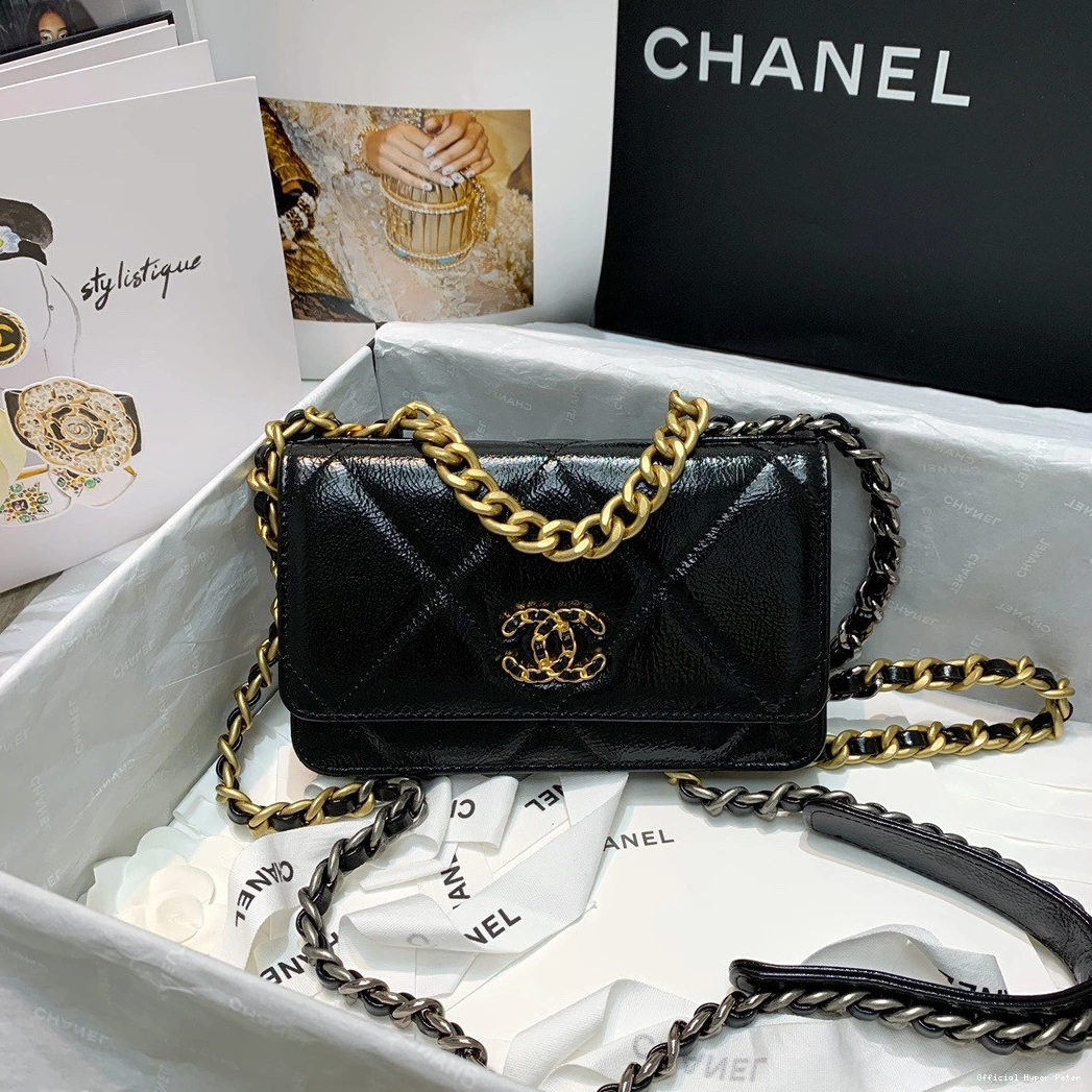 Hyper Peter WALLET ON CHANEL19 CHAIN 0708